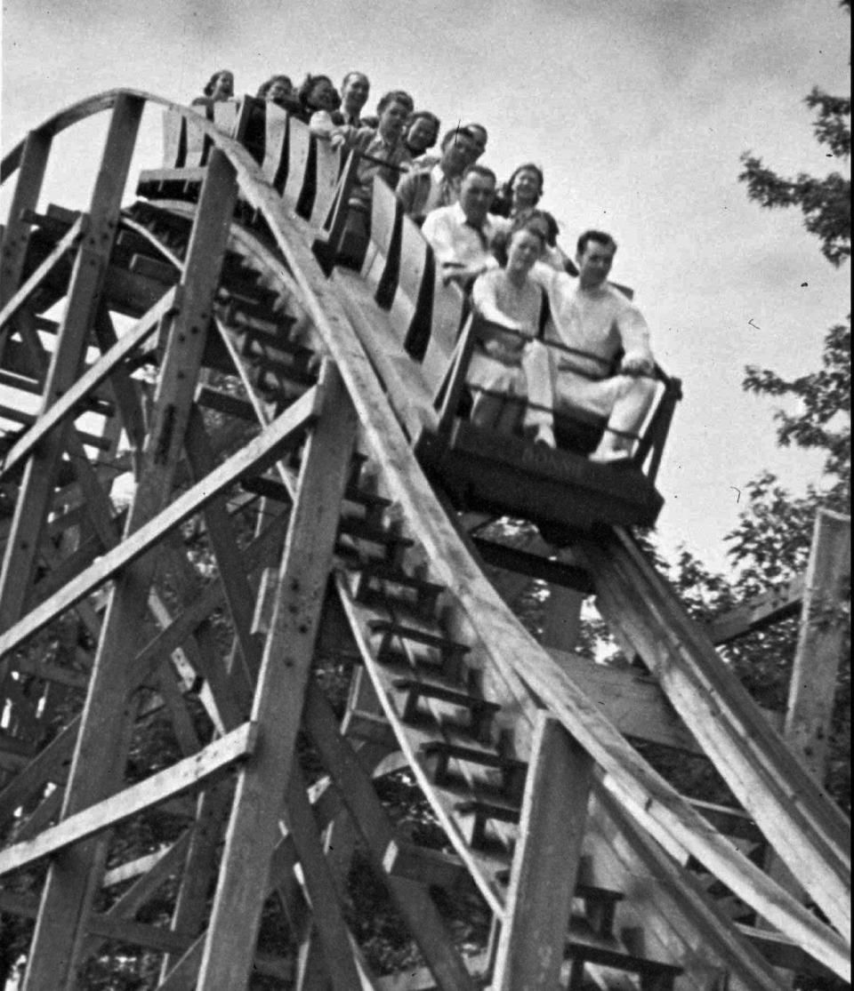 Vintage Amusement Park Photos AP00030