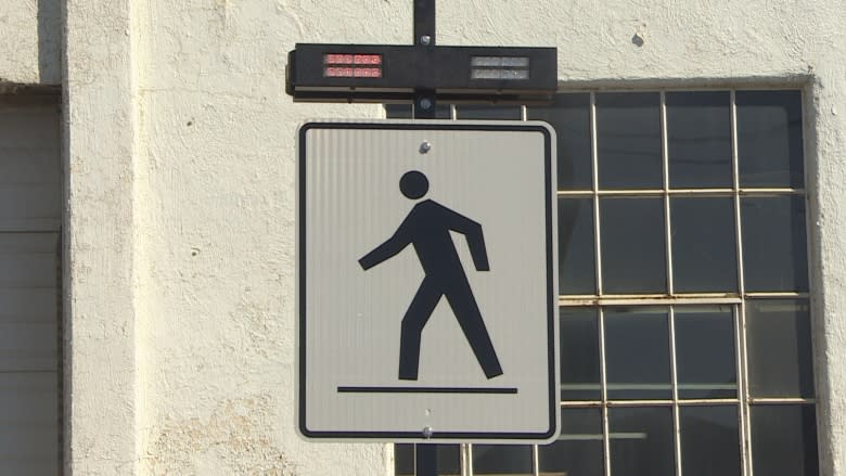 Regina to install flashing pedestrian crossing beacons at 3 intersections