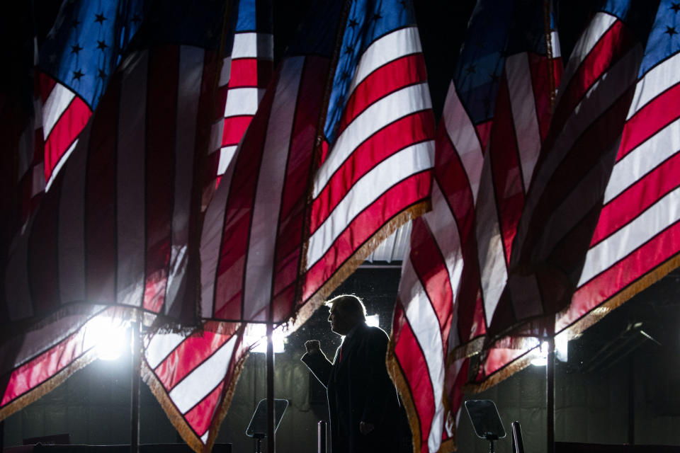 El presidente Donald Trump sale de un evento de campaña en Mosinee, Wisconsin, el 17 de septiembre de 2020. (Al Drago/The New York Times)