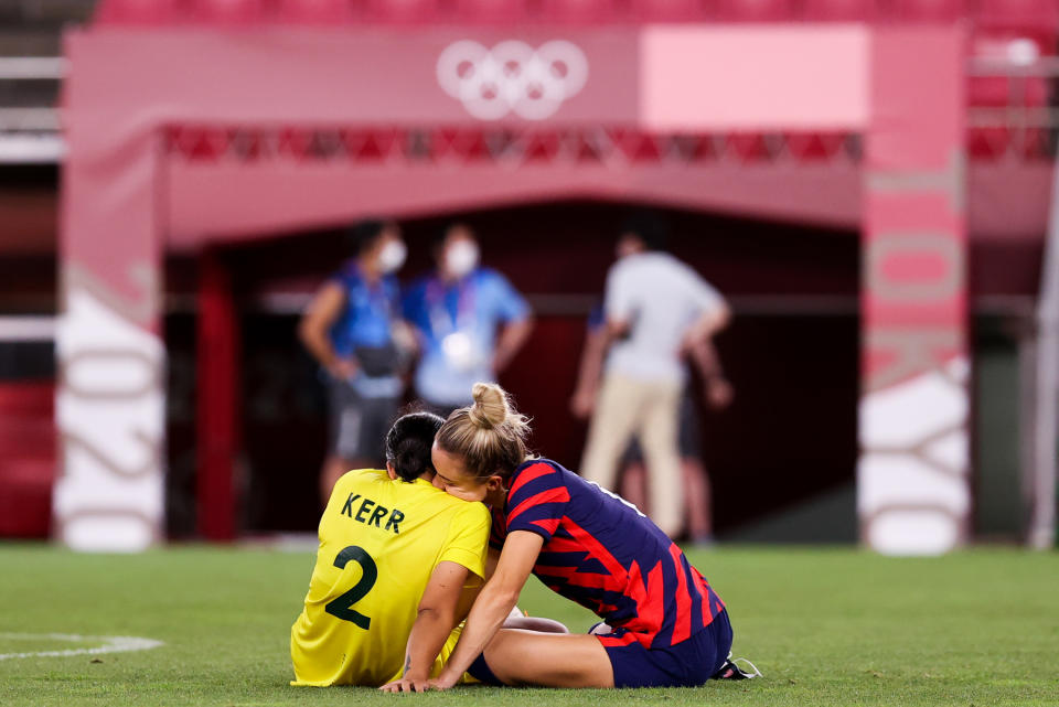 KASHIMA, JAPAN - AUGUST 05: Kristie Mewis #6 of United States embraces Sam Kerr #2 of Australia after the Olympic football bronze medal match between United States and Australia at Kashima Stadium on August 05, 2021 in Kashima, Ibaraki, Japan. (Photo by Zhizhao Wu/Getty Images)