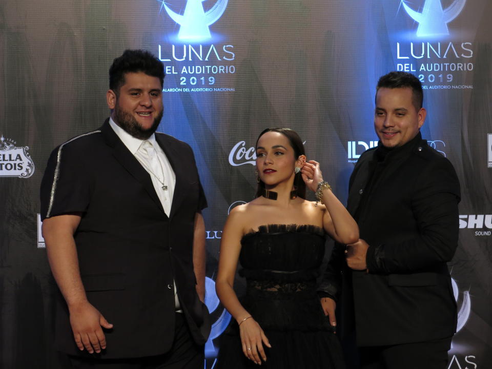 El trío mexicano Matisse posa a su llegada a la gala de las Lunas del Auditorio en el Auditorio Nacional en la Ciudad de México el 30 de octubre de 2019. Matisse será uno de los grupos que se presentarán en la Premiere del Latin Grammy el 17 de noviembre de 2022. (Foto AP/Berenice Bautista, archivo)