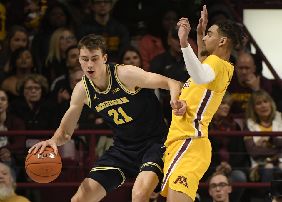 Minnesota's Tre' Williams, right, guards against Michigan's Franz Wagner (21) in the first half during an NCAA college basketball game on Sunday, Jan. 12, 2020, in Minneapolis. (AP Photo/Hannah Foslien)