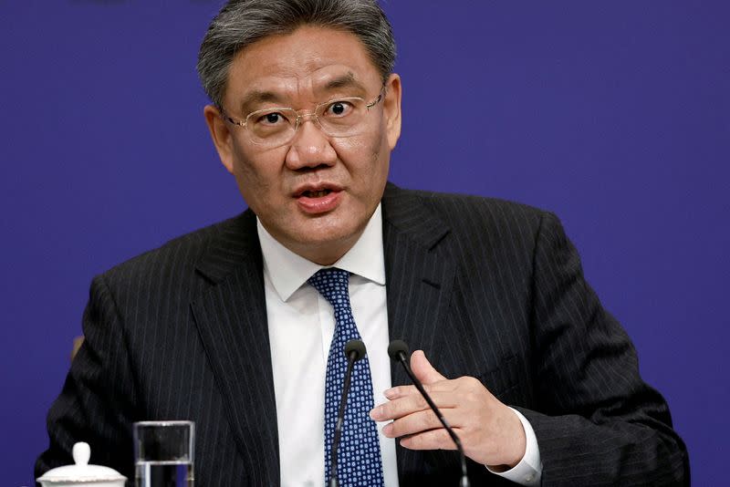 China's commerce minister due in Paris for electric vehicle talks