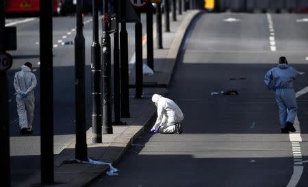 Police forensics investigators work on London Bridge after an attack left 6 people dead and dozens injured in London, Britain, June 4, 2017. REUTERS/Dylan Martinez