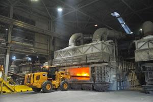 An operator at Arconic’s Tennessee operations uses a skim truck to remove impurities from the molten metal for efficiency in the recycling process.