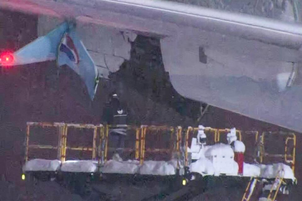 A Korean Air Lines plane clipped a Cathay Pacific Airways aircraft at New Chitose Airport (NHK News)