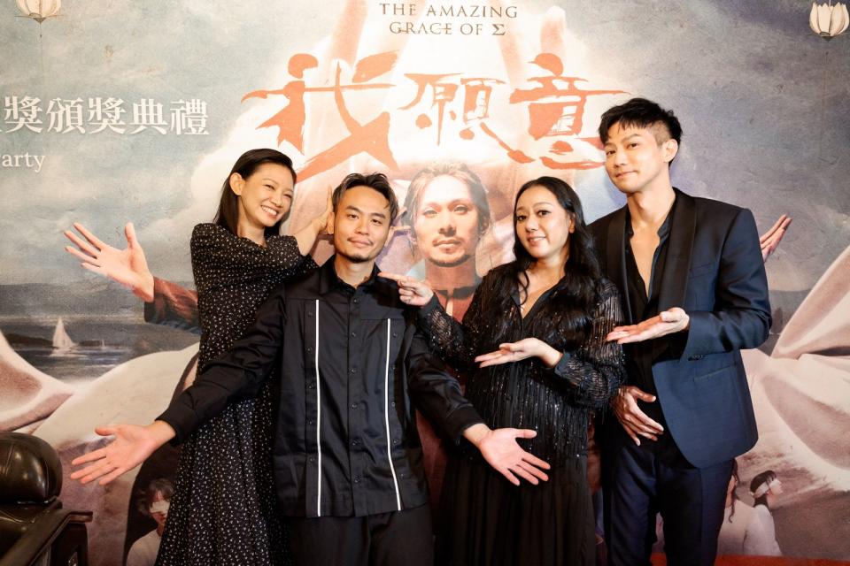 楊大正和高慧君、鄒承恩、吳奕蓉一起出席《我願意》金鐘獎慶功。
