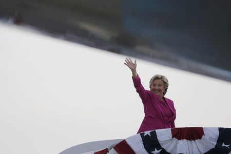 Democratic U.S. presidential nominee Hillary Clinton boards her campaign plane in Greenville, North Carolina, U.S., November 3, 2016. REUTERS/Brian Snyder