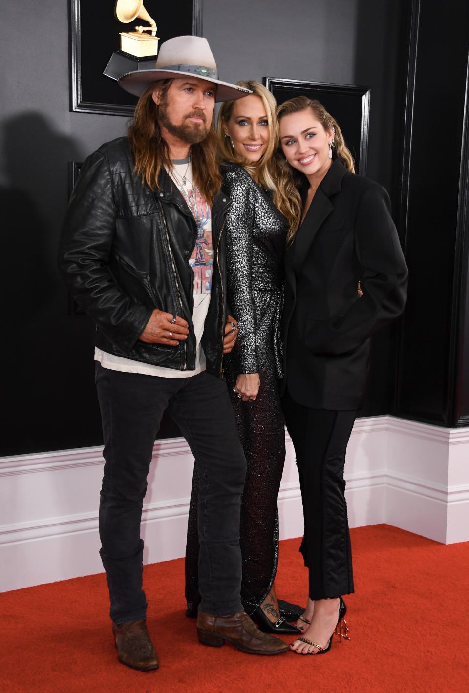 Singer Miley Cyrus (R) poses with her parents Billy Ray Cyrus and Tish Cyrus at the 61st Annual Grammy Awards on February 10, 2019, in Los Angeles. (Photo by VALERIE MACON / AFP via Getty Images)