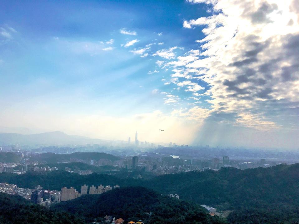 內湖區坐落於台北盆地的東北角，一河(基隆河)二湖(大湖與碧湖)山多多是最大特色。圖/北市政府工務局大地工程處 