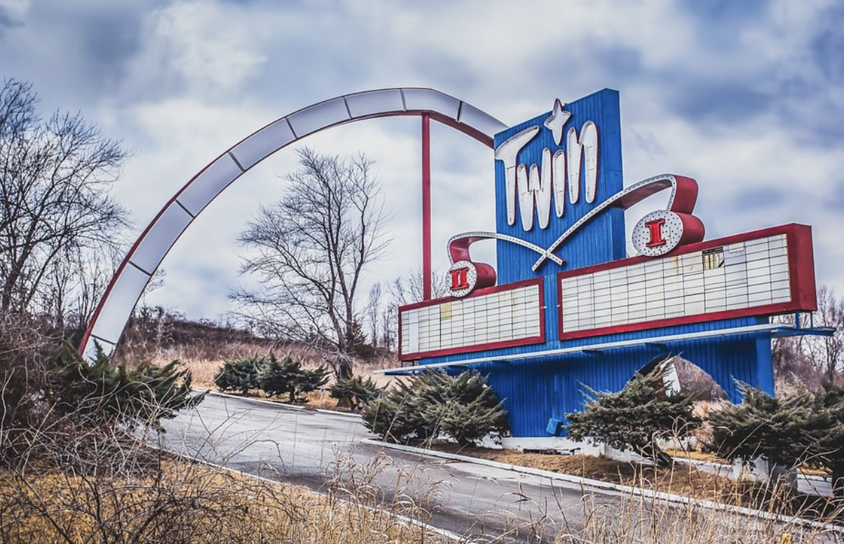 B&B Theatres Twin Drive-In in Independence, Missouri