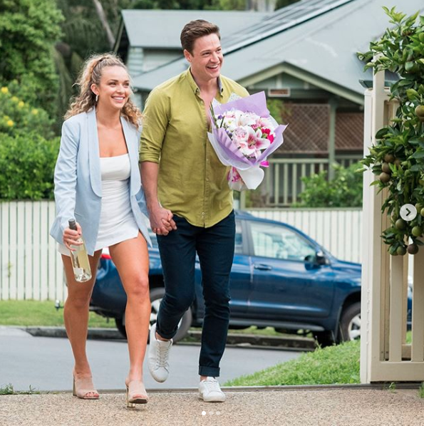 Matt Agnew and Abbie Chatfield hold hands on The Bachelor Australia