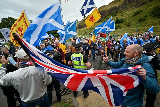 Scotland remains evenly divided on the question of Scottish independence