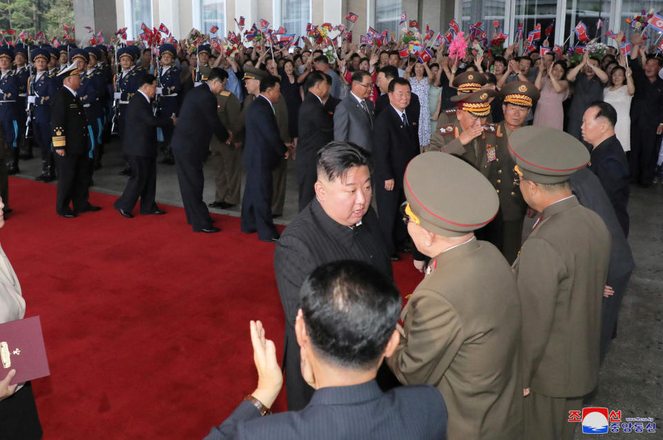 Der nordkoreanische Staatschef Kim Jong Un verlässt in Begleitung von Regierungsbeamten Pjöngjang, Nordkorea, um Russland am 10. September 2023 zu besuchen, auf diesem Bild, das am 12. September 2023 von der koreanischen Zentralnachrichtenagentur Nordkoreas veröffentlicht wurde.