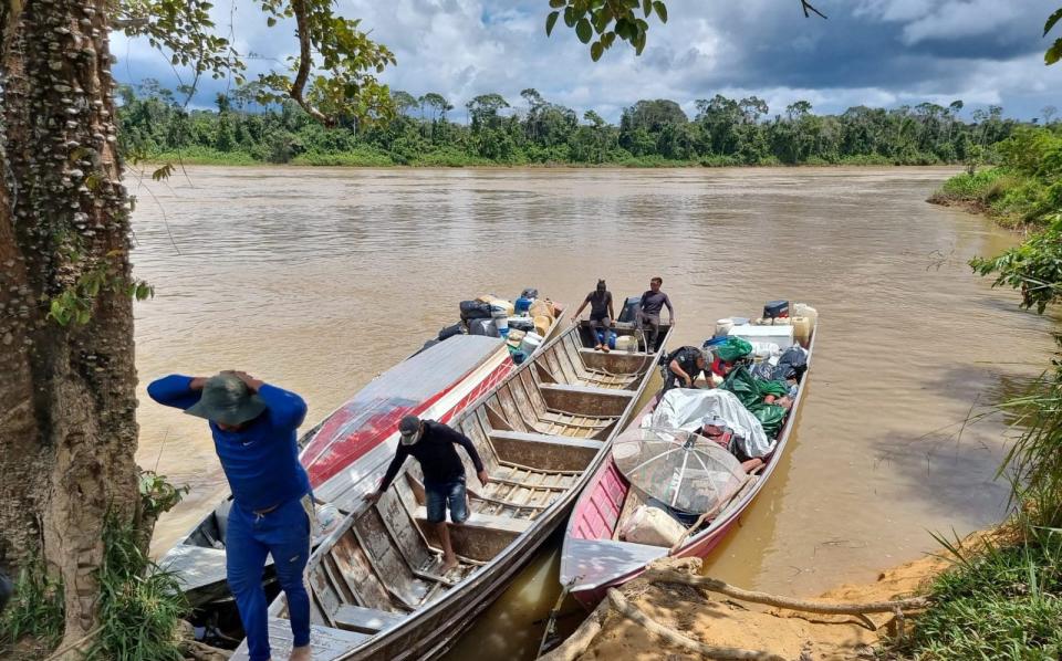 Miners are detained during an operation against illegal mining in Yanomami indigenous land - Ibama/Reuters