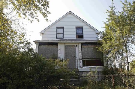 Exterior view of an abandoned house where an unidentified body was found in Gary, Indiana, October 20, 2014. REUTERS/Jim Young