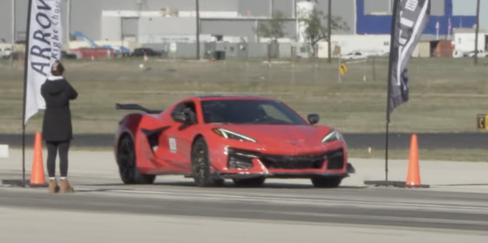 corvette z06 runway racing