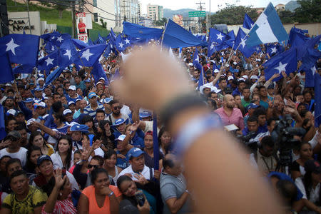 Supporters of President and National Party presidential candidate Juan Orlando Hernandez celebrate as they wait for official presidential election results in Tegucigalpa, Honduras, November 28, 2017. REUTERS/Edgard Garrido