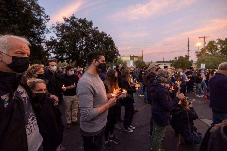 People attend a candlelight vigil for cinematographer Halyna Hutchins in Burbank, California. / Credit: David McNew/AFP via Getty