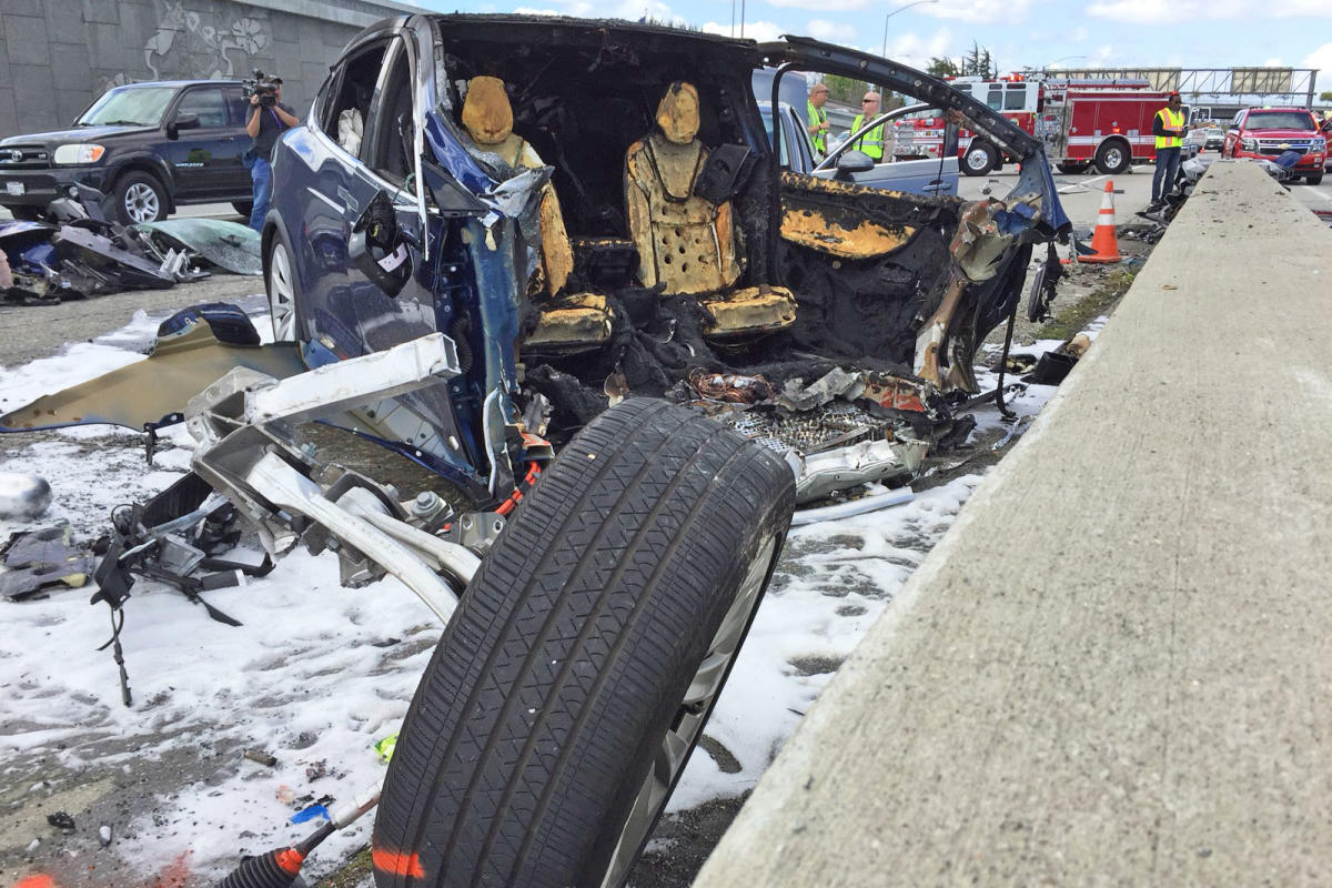 Tesla Model X driver dies in Mountain View crash