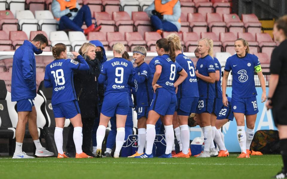 Emma Hayes, Manager of Chelsea speaks with her players during the Barclays FA Women's Super League match between Arsenal Women and Chelsea Women - GETTY IMAGES