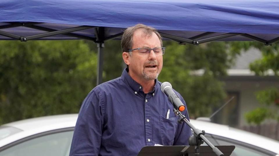 SLO Naz Church pastor Doug Pittam leads a prayer with around 200 neighbors Wednesday evening in the SLO Naz Church parking lot. The church hosted an informational meeting on a proposed safe parking site that would host homeless residents living in their vehicles at night for one or two months each year as part of the city’s Rotating Overnight Safe Parking program.