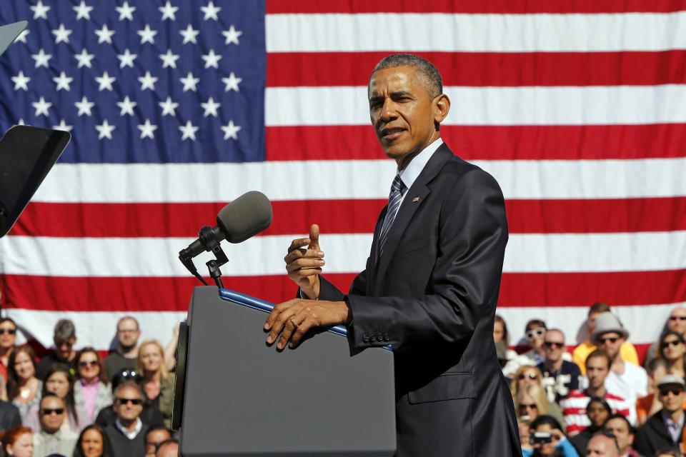 U.S. President Barack Obama delivers remarks on trade at Nike's corporate headquarters in Beaverton, Oregon May 8, 2015. Sports shoe maker Nike Inc put its weight behind Obama's push for a trade deal with Asian countries on Friday with a promise to create up to 10,000 U.S.-based manufacturing jobs if the pact is approved. REUTERS/Jonathan Ernst