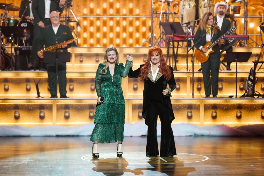 CHRISTMAS AT THE OPRY — Pictured: (l-r) Kelly Clarkson, Wynonna Judd — (Photo by: Mickey Bernal/NBC)