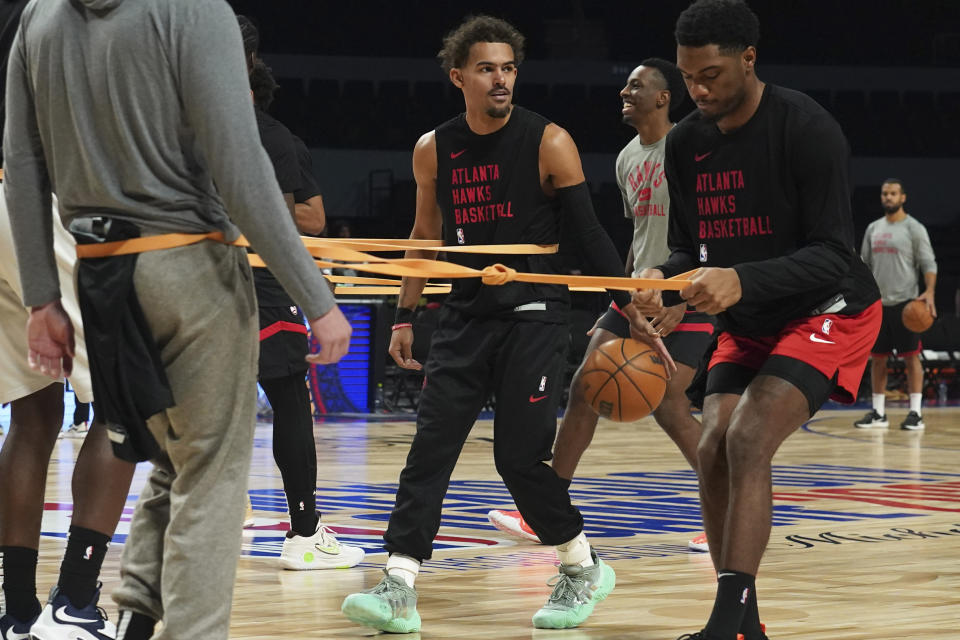 The Atlanta Hawks' Trae Young, center, trains with this team at the CDMX Arena in Mexico City, Wednesday, Nov. 8, 2023. The Hawks will face Orlando Magic at an NBA basketball game on Nov. 9. (AP Photo/Marco Ugarte)