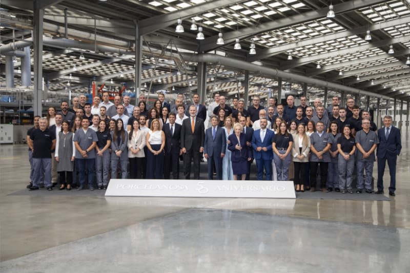 El rey Felipe visita las instalaciones de Porcelanosa