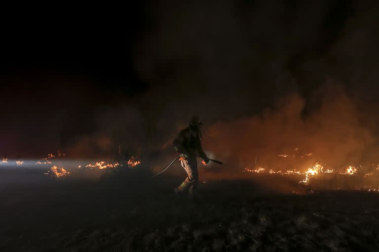 “Huracán de fuego”: Sigue la lucha contra los incendios en Calamuchita y el viento es la gran amenaza