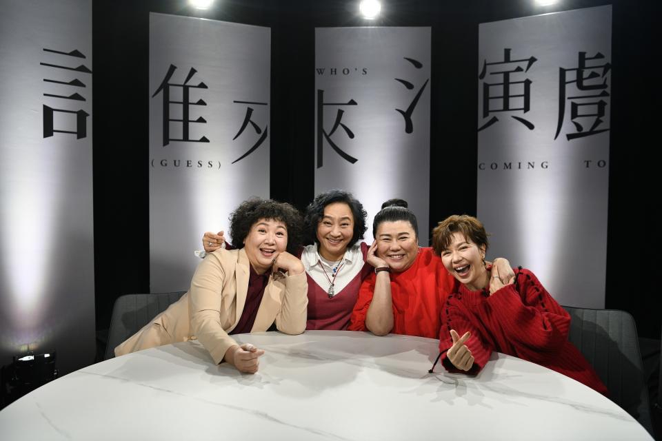 堪稱「國民媽媽」的演員楊麗音(左起)、林美秀及于子育，一起上鏡電視節目《誰來演戲之圓桌對談》，左為主持人王琄（圖／鏡電視）