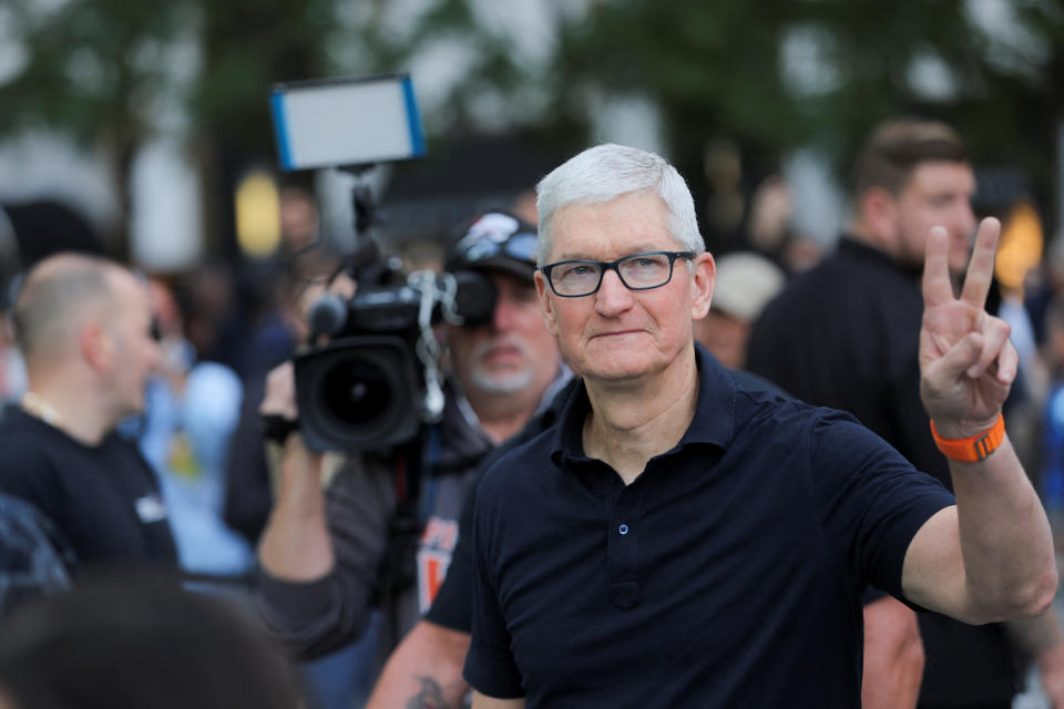 Apple CEO Tim Cook visits the Apple Fifth Avenue store for the release of the iPhone 14 in Manhattan, New York City U.S., September 16, 2022. REUTERS/Andrew Kelly