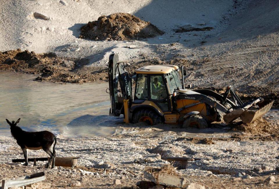 An Israeli bulldozer works on a wastewater pond in Khan al-Ahmar on October 16, 2018 (REUTERS/Mohamad Torokman)