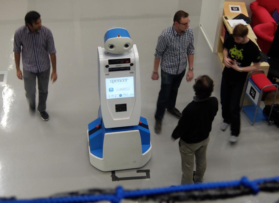 'Spencer' the robot is here to help guide lost airline passengers
