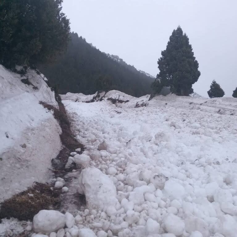 Desde hace días se suceden en la zona intensas lluvias y nevadas