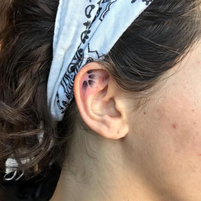 21 Cute Small Ear Tattoos Every Minimalist Will Love