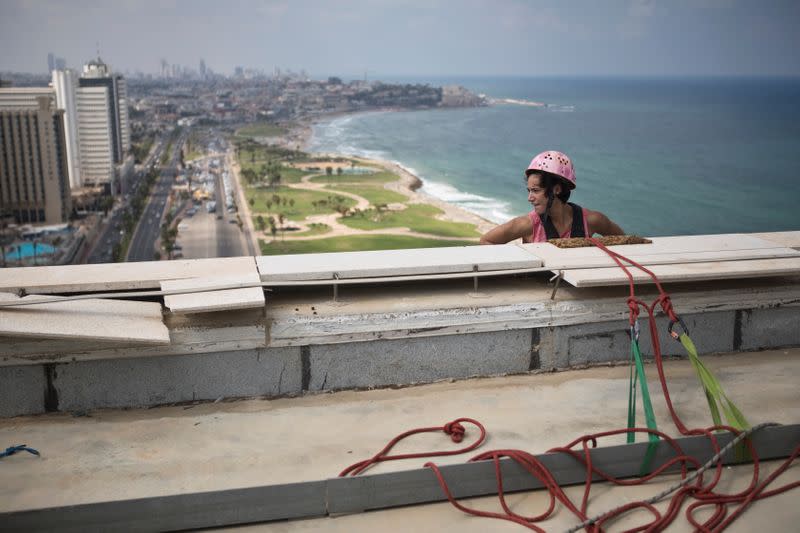 Squeegee Selfies: A TikTok star rises on Tel Aviv towers