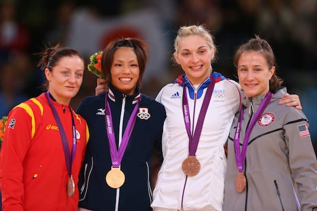 are USA medal winners wearing gray podium?