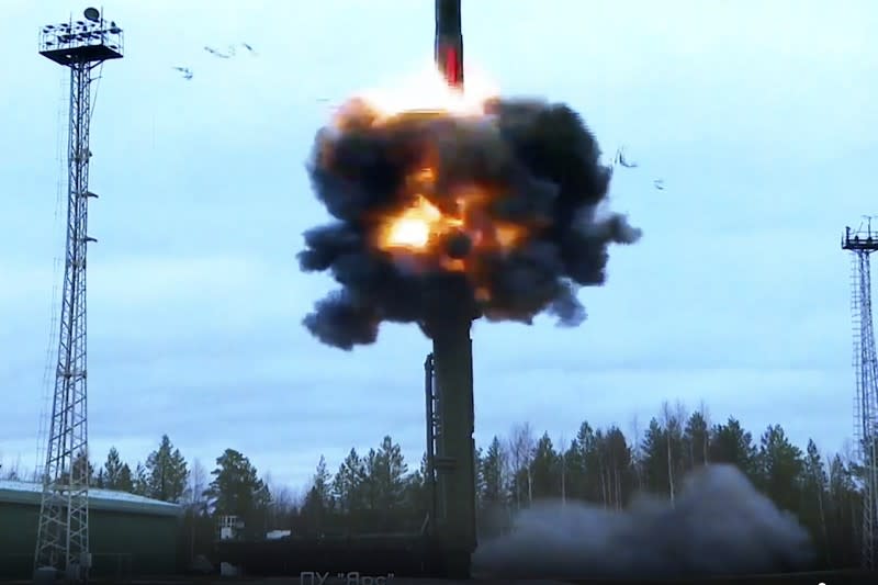 <cite>2022年10月26日，俄羅斯核武部隊進行演習，這是亞爾斯（Yars）洲際彈道飛彈。（AP）</cite>
