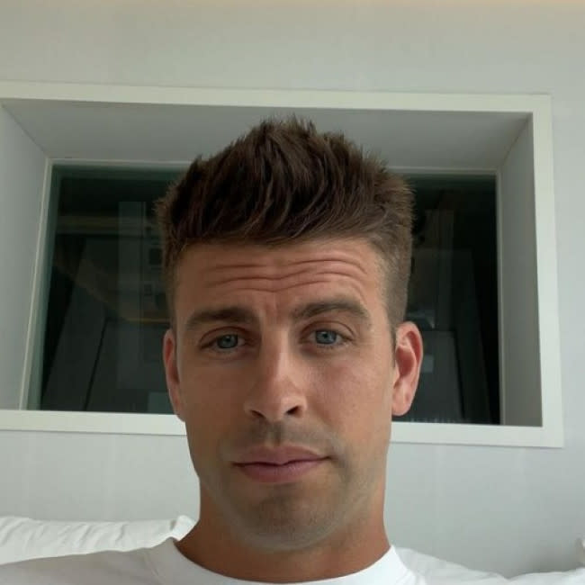 Gerard Piqué, en uno de sus numerosos 'selfies' sin barba credit:Bang Showbiz