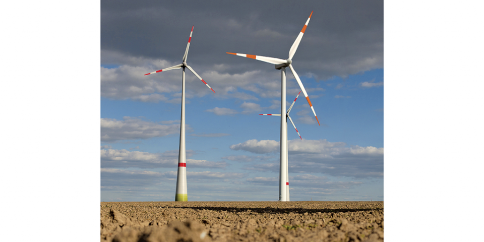 <span>Turbinas eólicas en un campo agrícola en Alemania, país que se está retirando de la energía nuclear. (Foto: Krisztian Bocsi/Bloomberg/Getty)</span>