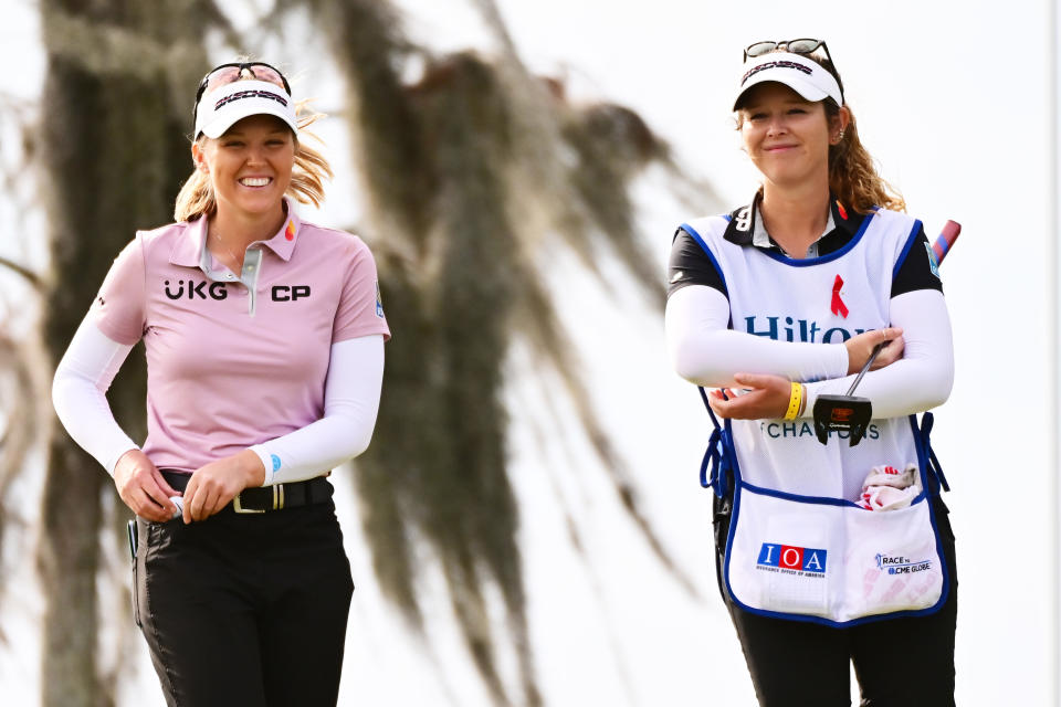 Annika Sorenstam organiza la primera ronda sin bogeys en más de una década en su campo local para liderar a las celebridades en el Torneo de Campeones de la LPGA