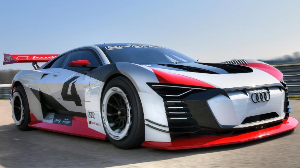 Elektrorenner: Der Audi E-Tron Vision Gran Turismo soll im Rahmen der Formel E als Renntaxi zum Einsatz kommen. Foto: Audi AG