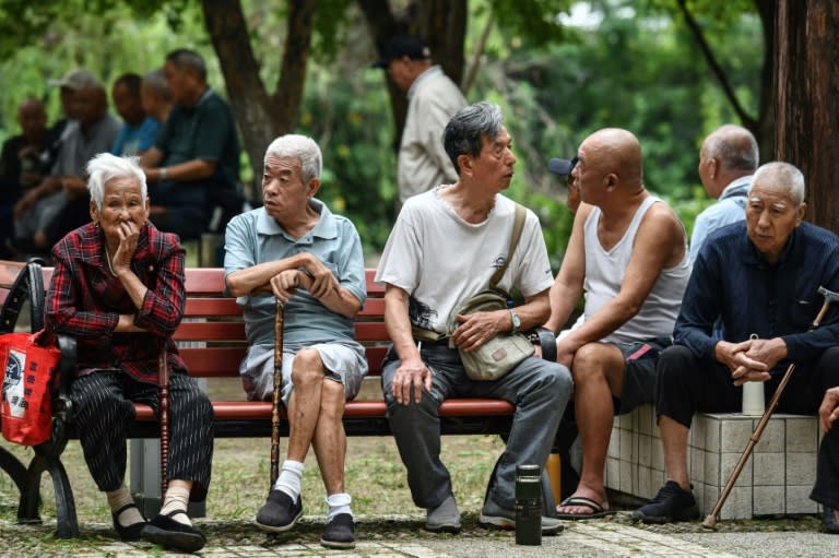 China's retirement age will be gradually raised over 15 years from January (STR)