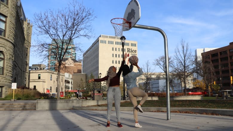 Muslim athletes at Winnipeg's Dakota Collegiate get new custom hijab