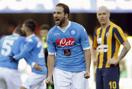 Football Soccer - Hellas Verona v Napoli - Bentegodi stadium, Verona, Italy- 22/11/15 Napoli's Gonzalo Higuain celebrates after scoring a second goal against Hellas Verona. REUTERS/Alessandro Garofalo