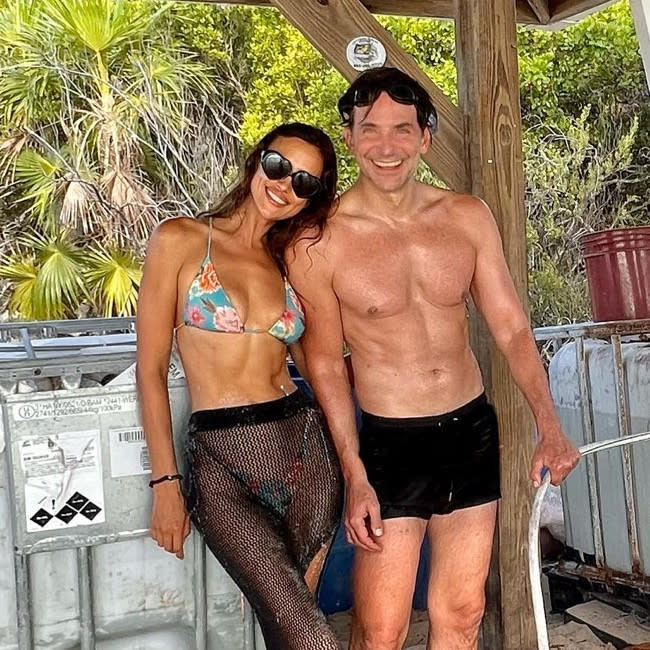 Irina Shayk y Bradley Cooper en sus vacaciones del año pasado (Instagram) credit:Bang Showbiz