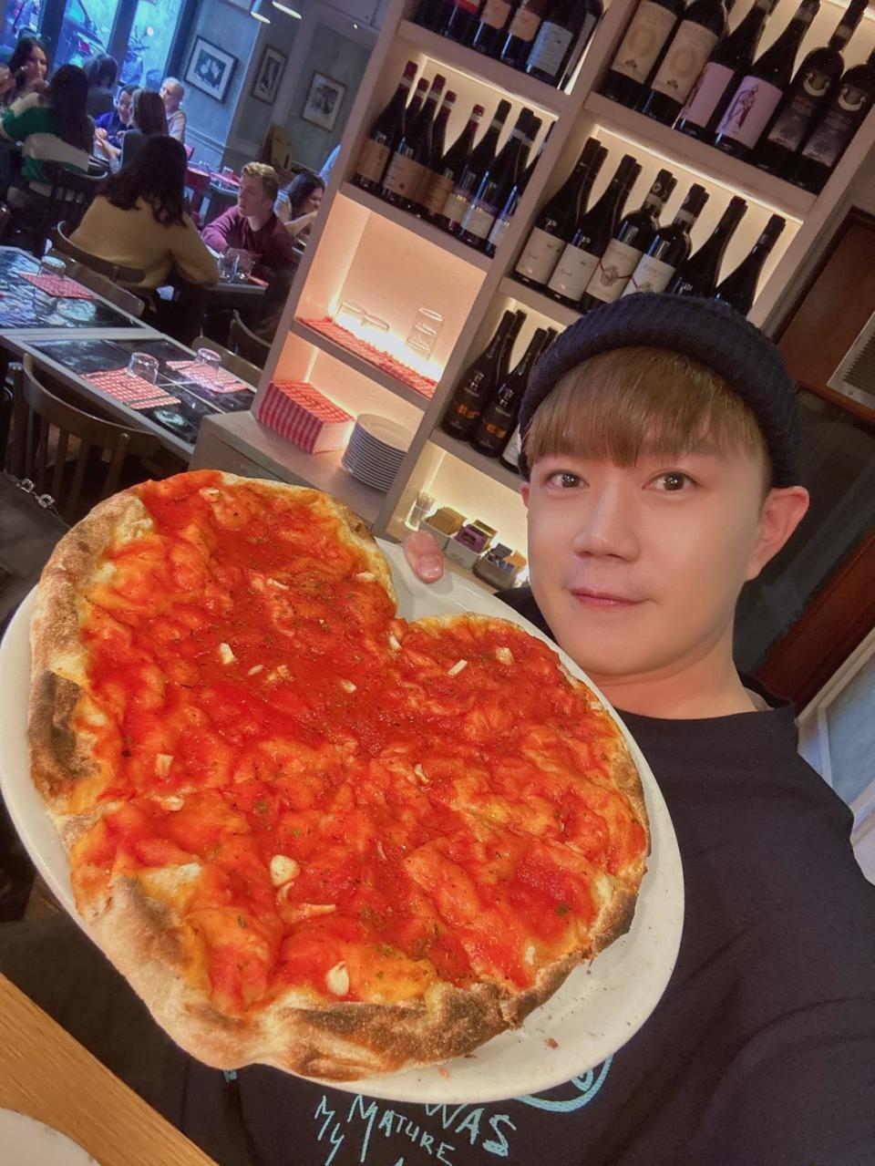 ▲李岳特別喜歡義大利道地Pizza，尤其Q彈麵皮讓他意猶未盡。