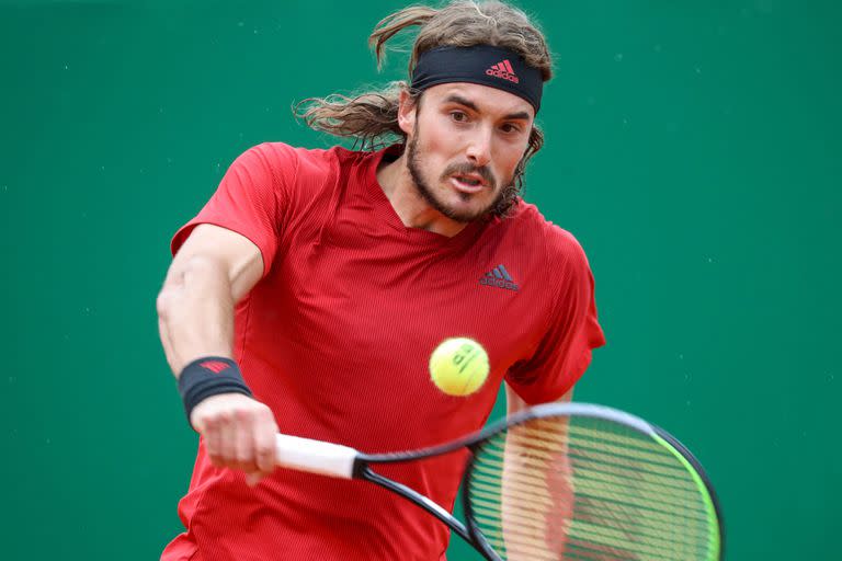 En Montecarlo: el revés de una mano, uno de los elegantes golpes de Stefanos Tsitsipas, el primer griego campeón de un Masters 1000. 